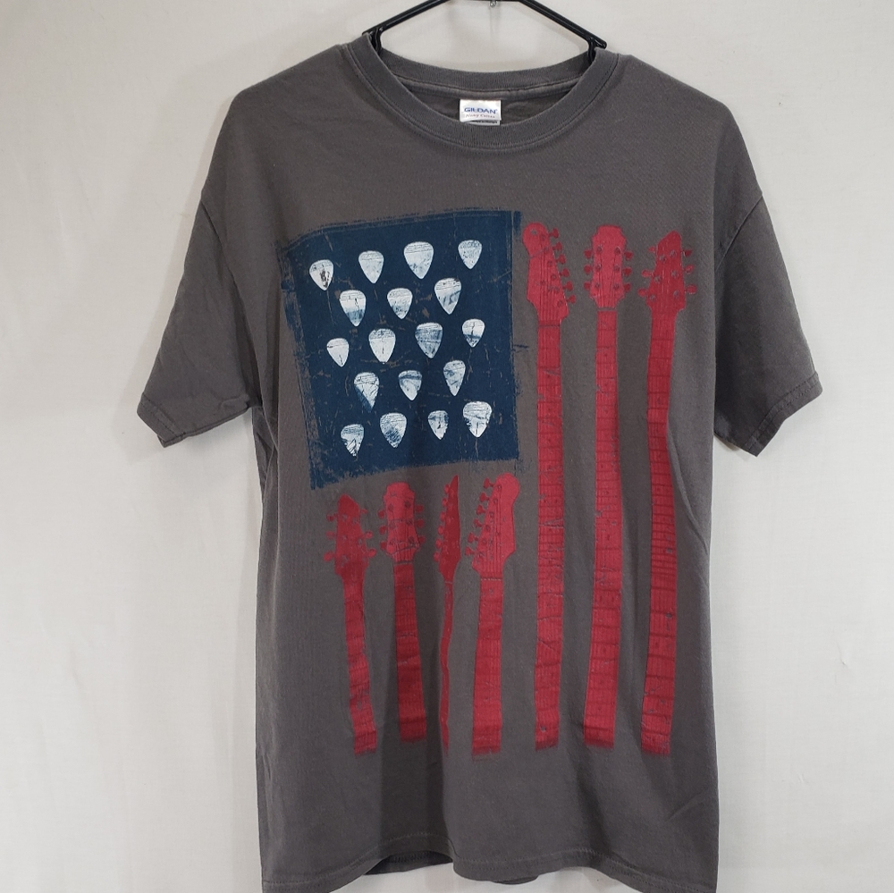 Guitar and picks flag tshirt size M